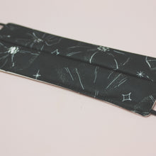 Cargar imagen en el visor de la galería, Mascarilla textil reutilizable Black amapola
