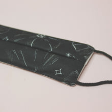 Cargar imagen en el visor de la galería, Mascarilla textil reutilizable Black amapola